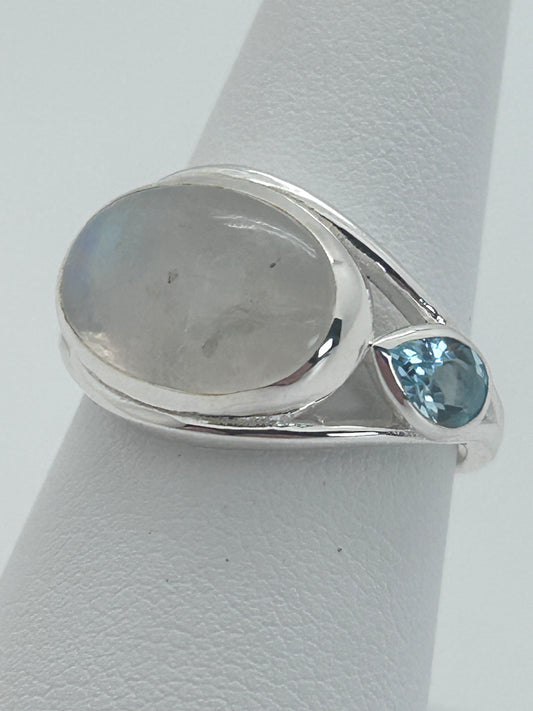 Jewelry, Women's Ring, Rainbow Moonstone, Oval with Aquamarine Side Stone, Size 7 - SKU(JWR-32)