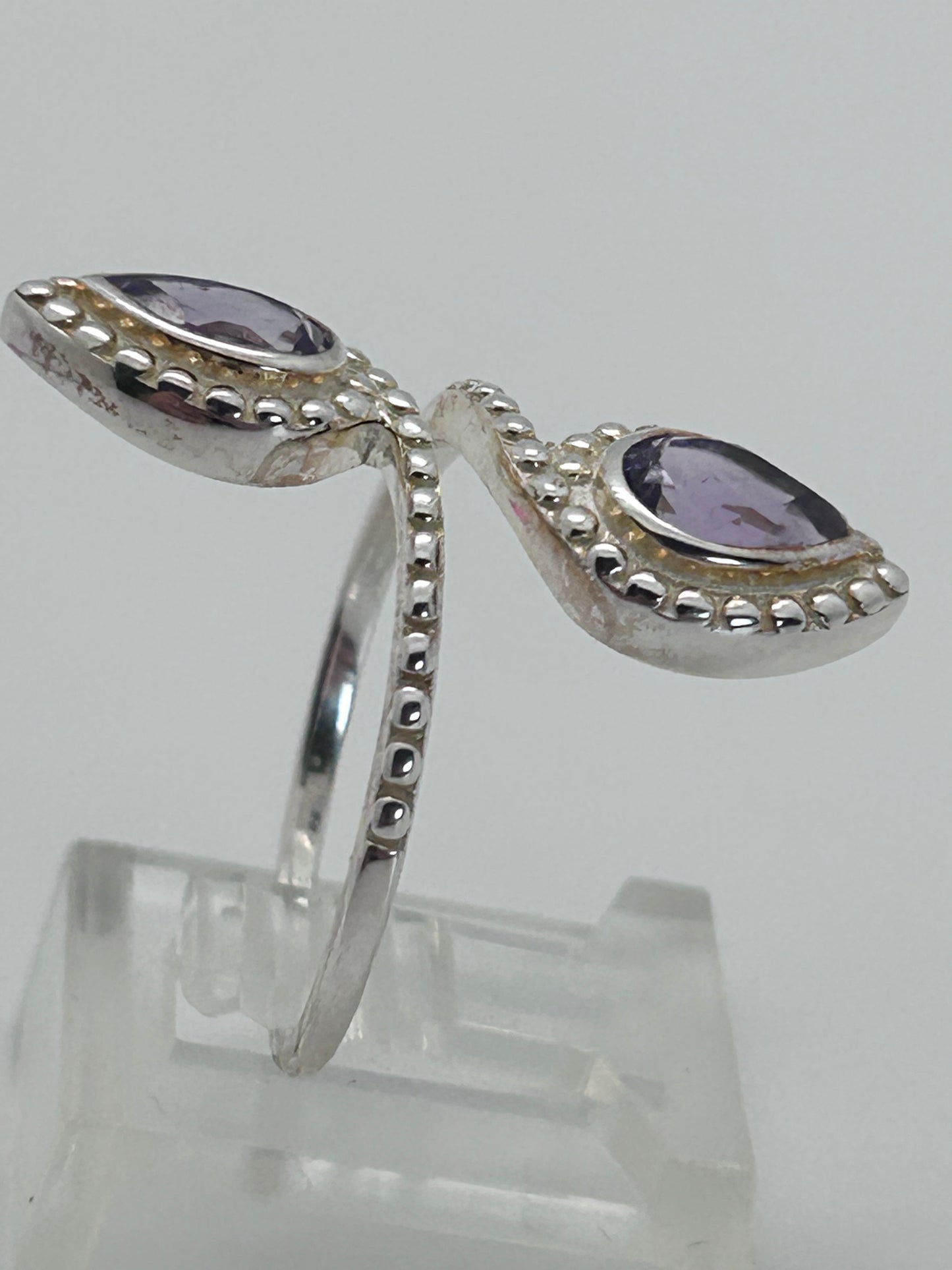 Jewelry, Woman's Ring, Amethyst, Chevon, Dual Pair Leafs, Size 8 - (JWR-43)