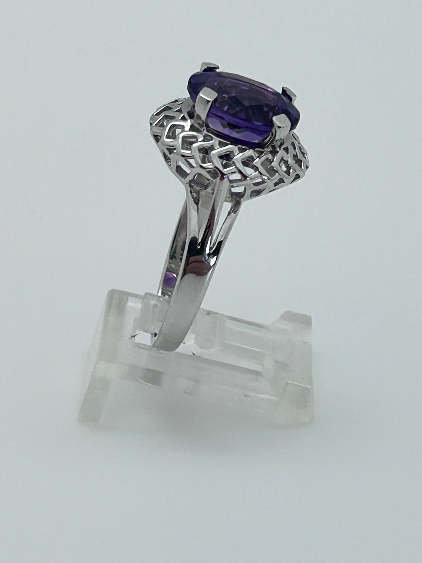 Jewelry, Women's Ring, Amethyst, Oval, Size 8 - (JWR-56)